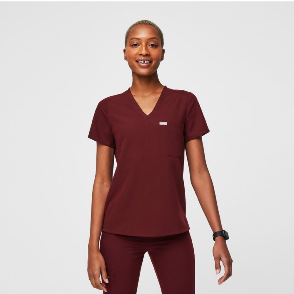 Catarina One-Pocket Scrub Top™